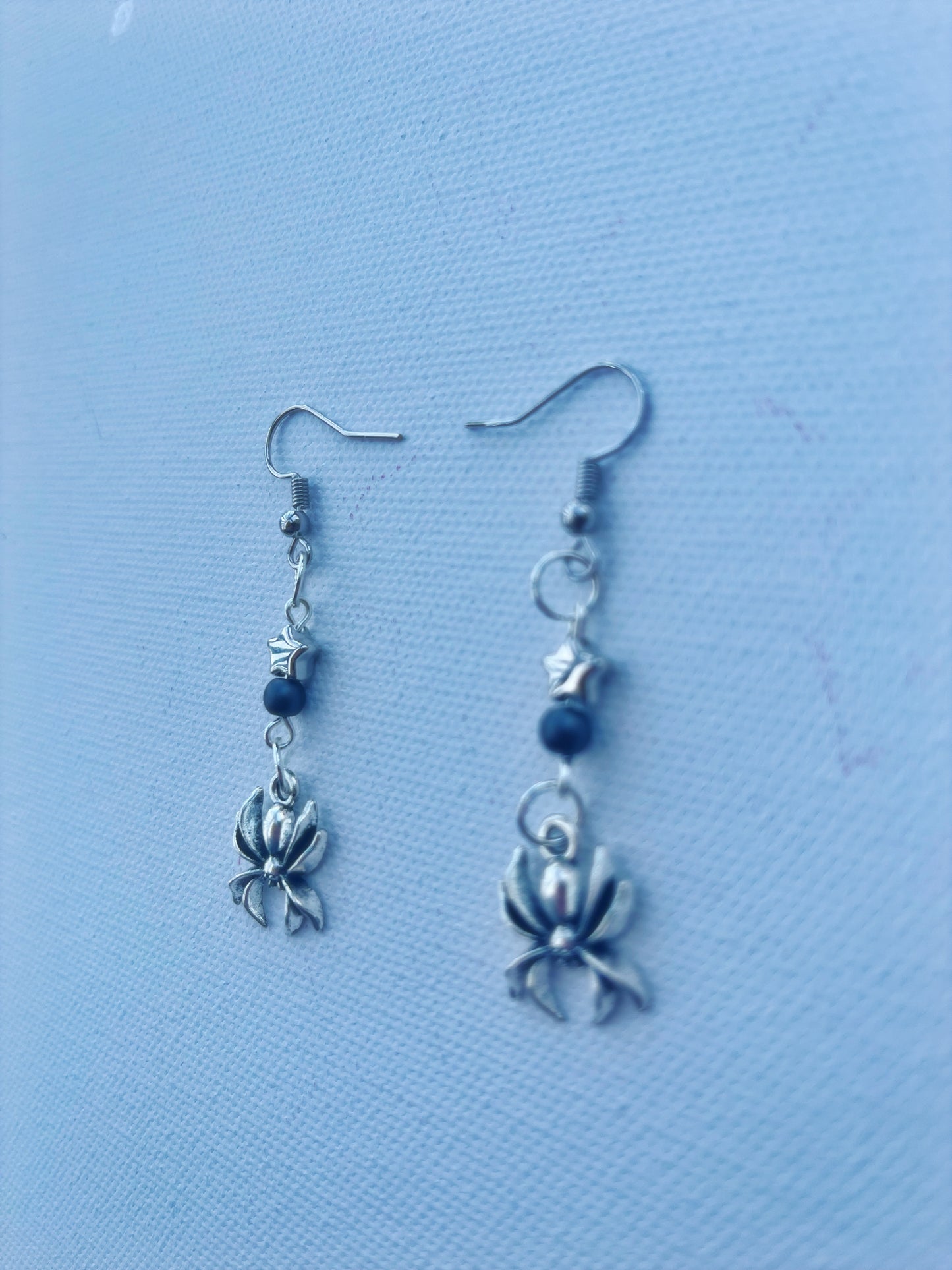 spider star earrings