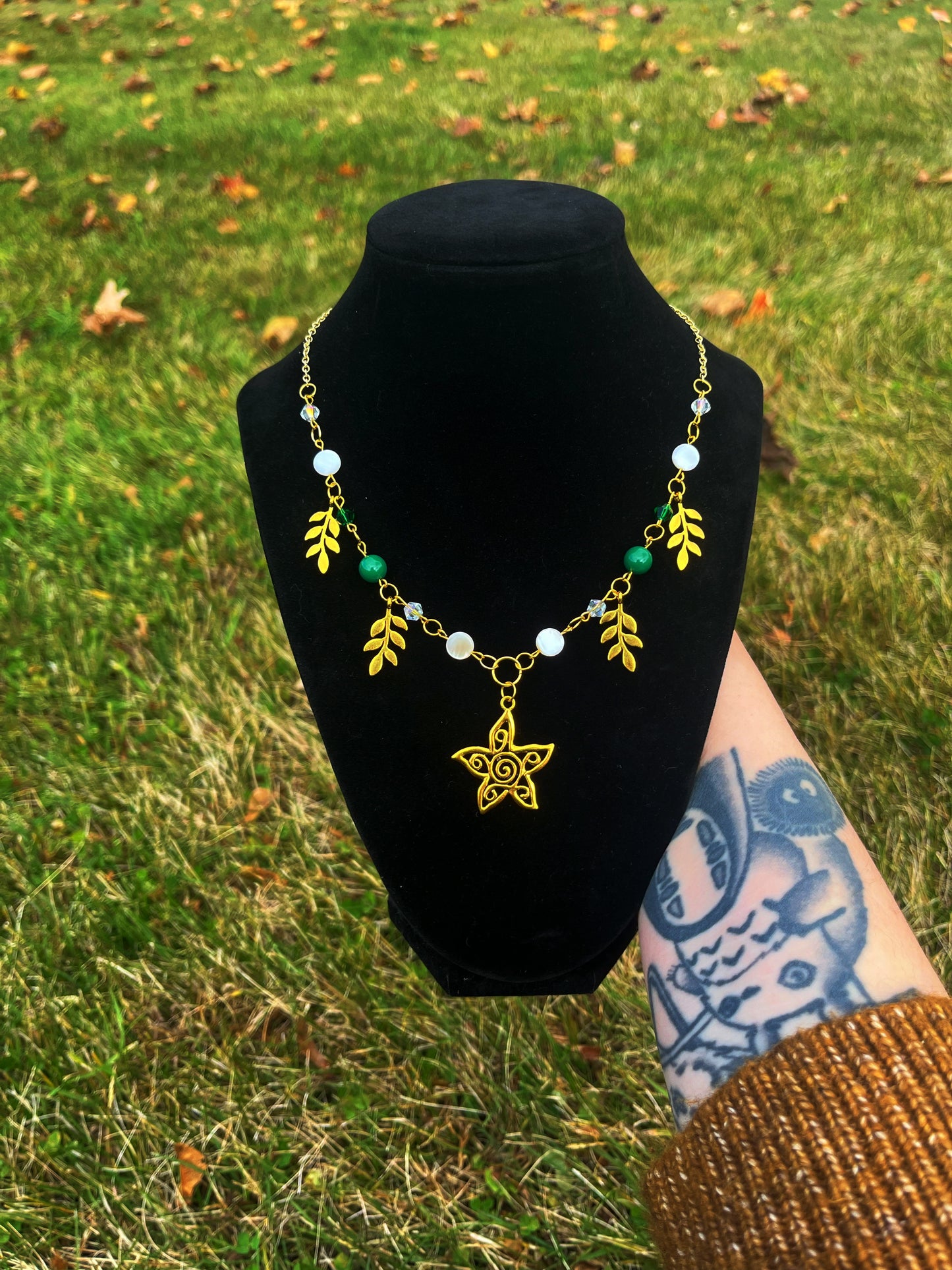 Golden star leaf necklace